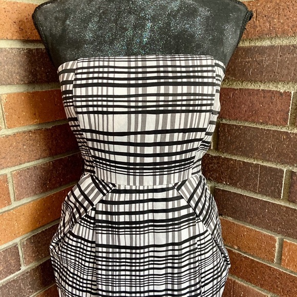 Black and White Plaid Strapless Dress with Pockets - Picture 5 of 12